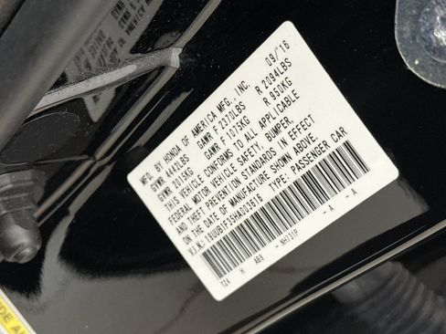 Used 2017 Acura TLX FWD image 11