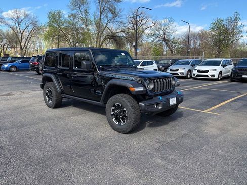 Certified 2025 Jeep Wrangler Unlimited Sahara w/ Safety Group image 6