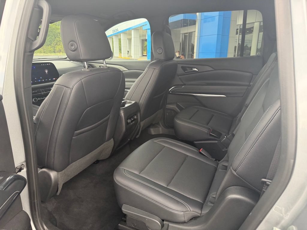 Used 2025 Chevrolet Traverse LT FWD image 10