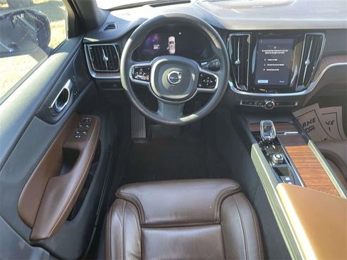 Used 2023 Volvo V60 B5 Cross Country Ultimate image 12