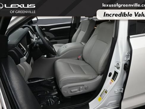 Used 2019 Toyota Highlander XLE AWD/4WD image 20