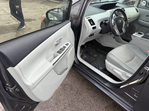 Used 2013 Toyota Prius V Five image 13