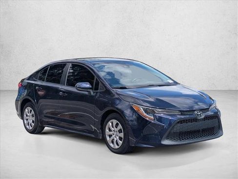 Used 2022 Toyota Corolla LE FWD image 3
