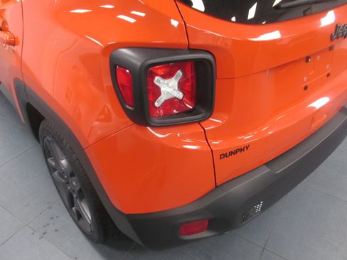 Used 2021 Jeep Renegade Latitude FWD image 12