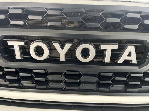 Used 2016 Toyota Tacoma SR5 AWD/4WD image 33