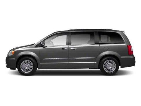 Used 2013 Chrysler Town & Country Limited w/ Luxury Group FWD image 3