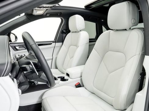 Certified 2025 Porsche Macan S AWD/4WD image 5