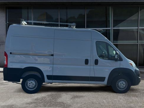 Used 2024 RAM ProMaster 2500 FWD image 4