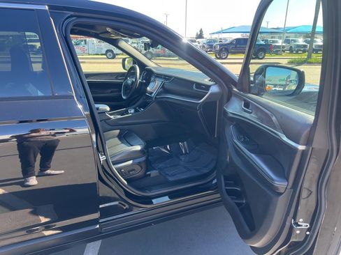 Used 2024 Jeep Grand Cherokee L Limited w/ Luxury Tech Group II image 27