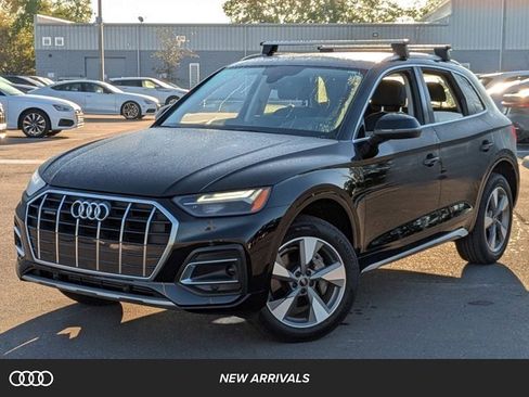 Used 2023 Audi Q5 2.0T Premium w/ Convenience Package image 1