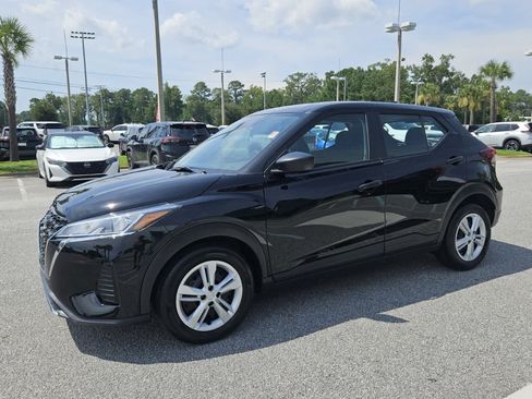Used 2025 Nissan Kicks Play S FWD image 2