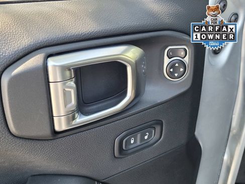 Used 2024 Jeep Wrangler Unlimited Sahara AWD/4WD image 16