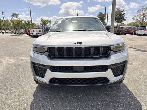 New 2026 Jeep Grand Cherokee Altitude image 8
