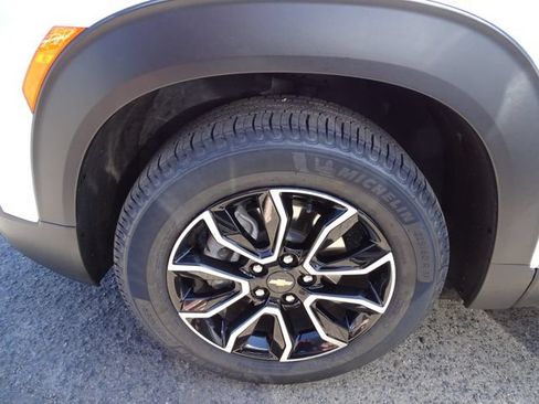Used 2023 Chevrolet TrailBlazer ACTIV w/ Sun and Liftgate Package AWD/4WD image 6