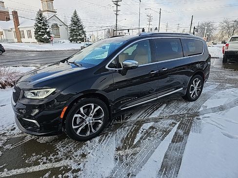 Certified 2022 Chrysler Pacifica Pinnacle image 9
