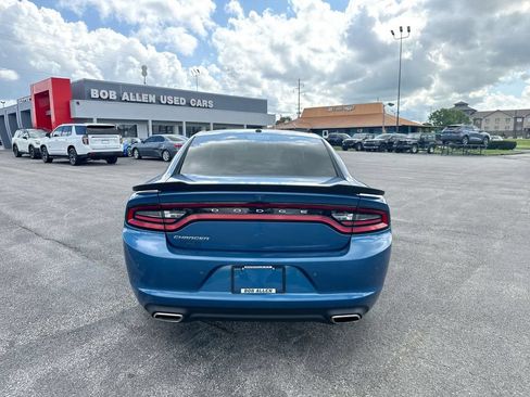 Used 2022 Dodge Charger SXT w/ Leather Interior Group RWD image 18
