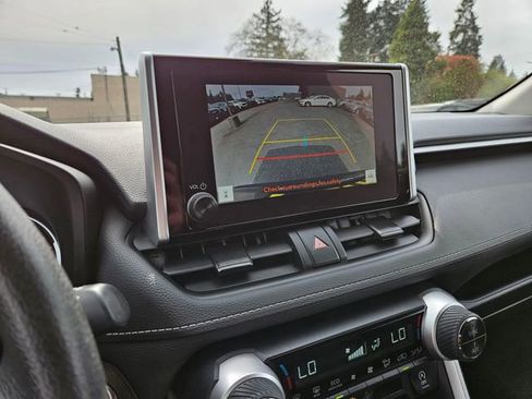 Used 2025 Toyota RAV4 XLE AWD/4WD image 30
