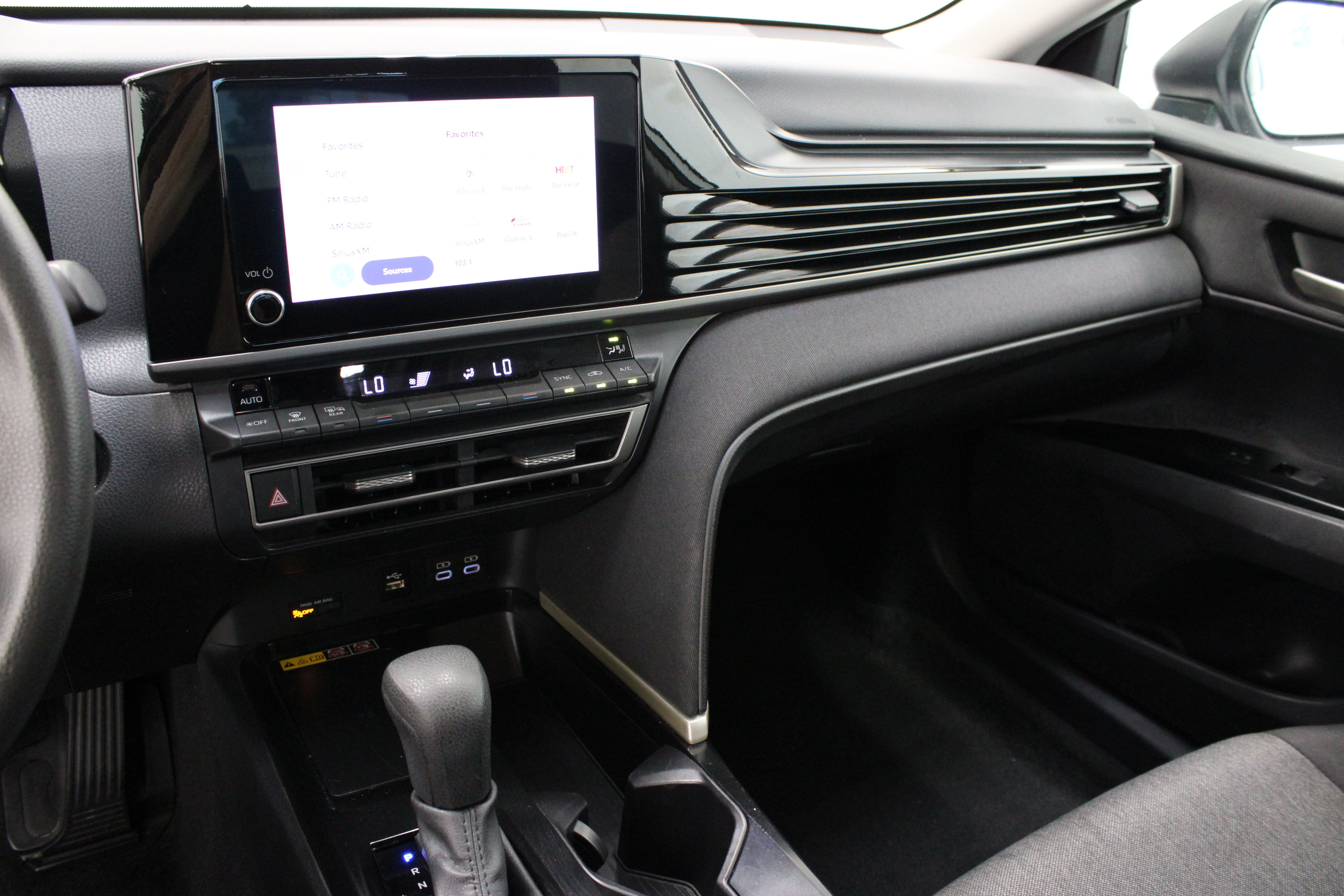 Used 2025 Toyota Camry LE FWD image 15