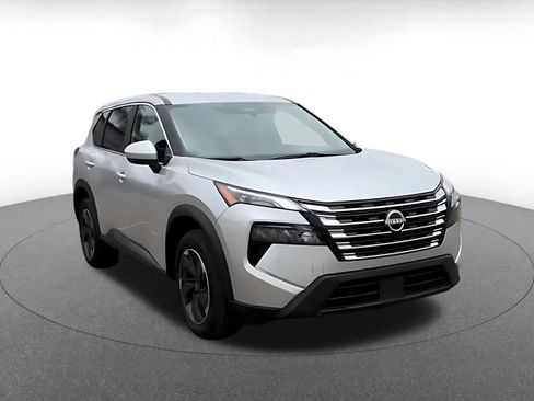 Used 2025 Nissan Rogue SV FWD image 3