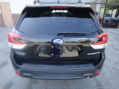 Used 2021 Subaru Forester Premium AWD/4WD image 5