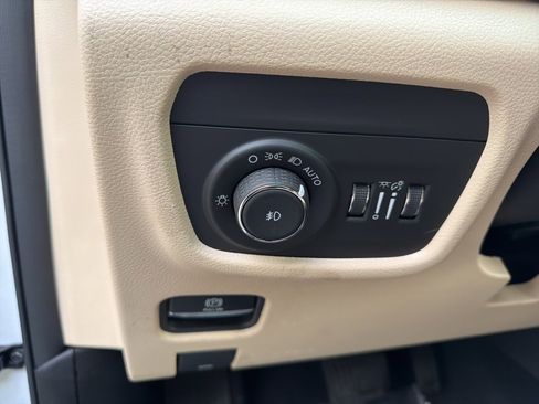 Certified 2023 Jeep Grand Cherokee Limited image 7