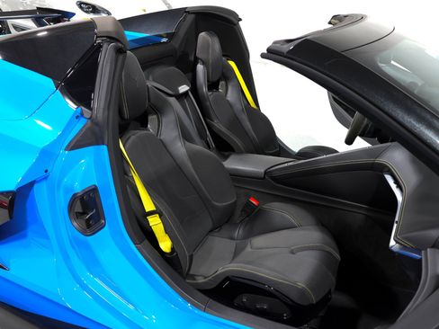 Used 2022 Chevrolet Corvette Stingray Convertible w/ 1LT RWD image 18