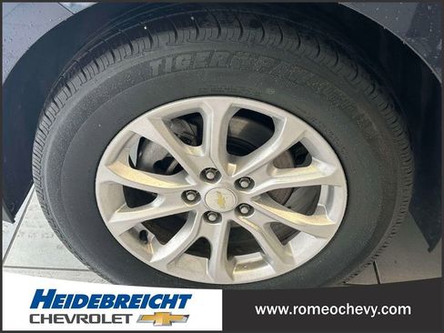 Used 2018 Chevrolet Equinox LT w/ Sun & Infotainment Package image 9