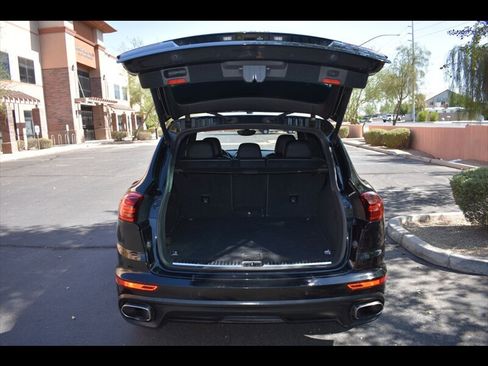 Used 2016 Porsche Cayenne w/ Premium Package AWD/4WD image 21