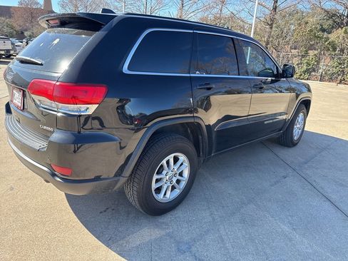 Used 2018 Jeep Grand Cherokee Laredo image 4
