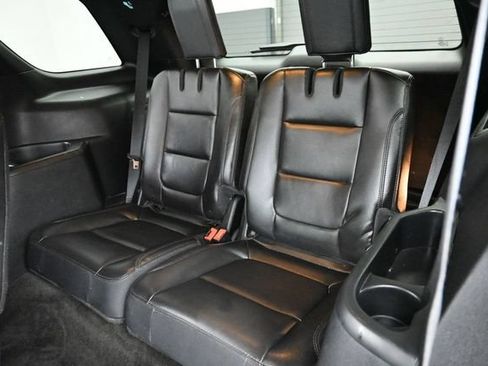 Used 2018 Ford Explorer XLT w/ Equipment Group 202A FWD image 30