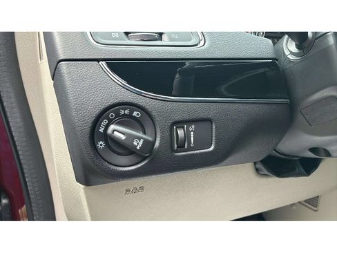 Used 2017 Dodge Grand Caravan SXT FWD image 18