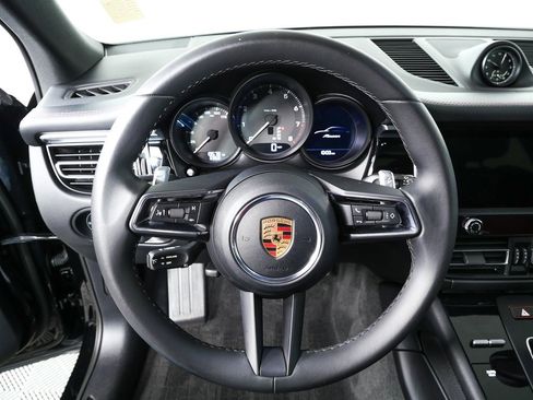 Certified 2022 Porsche Macan AWD image 8