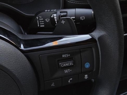 Certified 2023 Nissan Rogue SV image 25