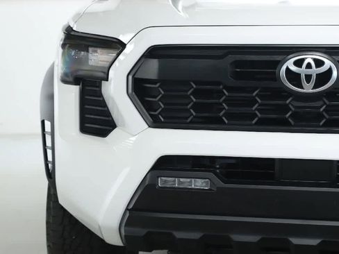 Used 2024 Toyota Tacoma TRD Off-Road image 6