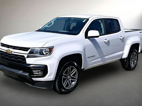 Used 2022 Chevrolet Colorado W/T w/ Custom Special Edition AWD/4WD image 3