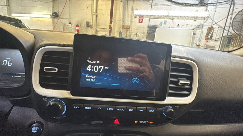 Used 2025 Hyundai Venue Limited FWD image 19