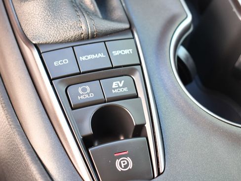 Used 2022 Toyota Camry SE FWD image 22