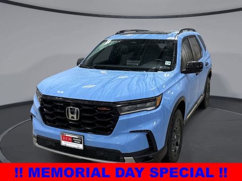 Used 2025 Honda Pilot TrailSport image 1