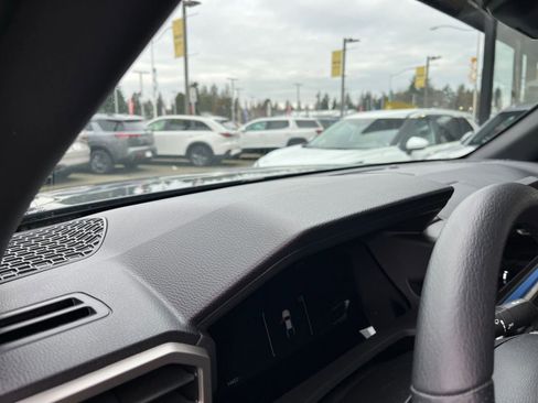 Used 2025 Toyota Tacoma TRD Off-Road image 34