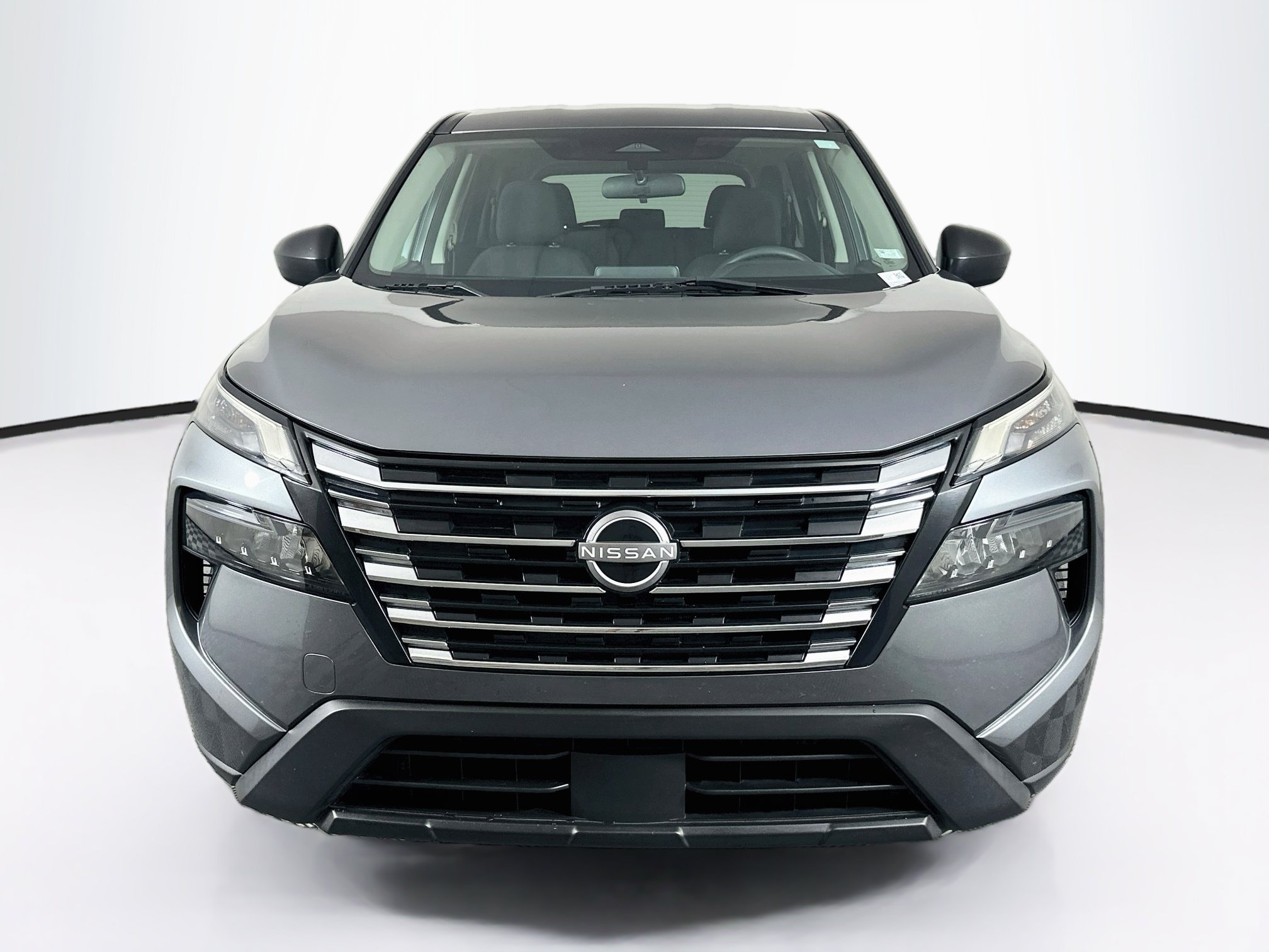 Used 2024 Nissan Rogue S AWD/4WD image 2