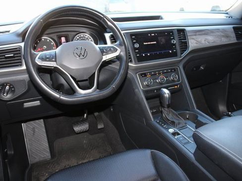 Used 2020 Volkswagen Atlas Cross Sport SE w/ Towing Package image 4