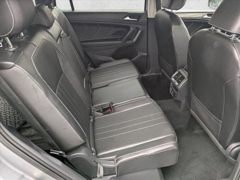 Used 2022 Volkswagen Tiguan SE FWD image 18