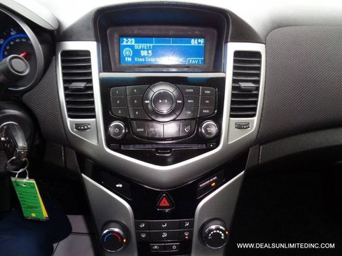 Used 2016 Chevrolet Cruze LT FWD image 11