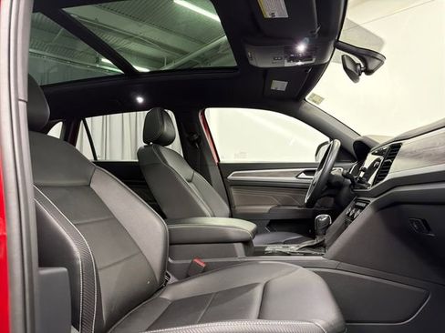 Used 2023 Volkswagen Atlas Cross Sport SE w/ Panoramic Sunroof Package FWD image 31