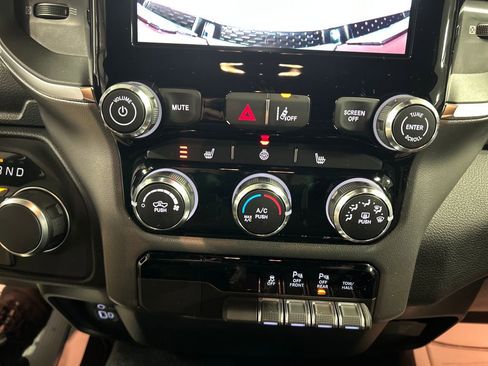 New 2026 RAM 1500 4x4 Crew Cab image 17