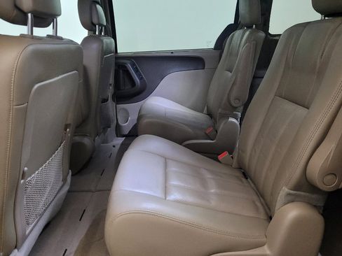 Used 2015 Chrysler Town & Country Touring-L w/ Driver Convenience Group image 18