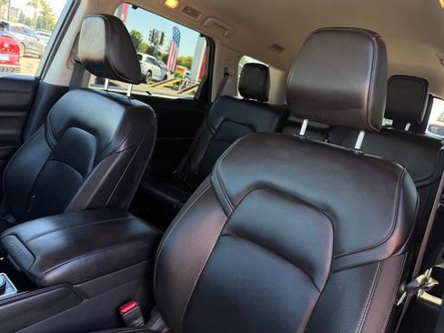 Used 2025 Nissan Pathfinder SL AWD/4WD image 16