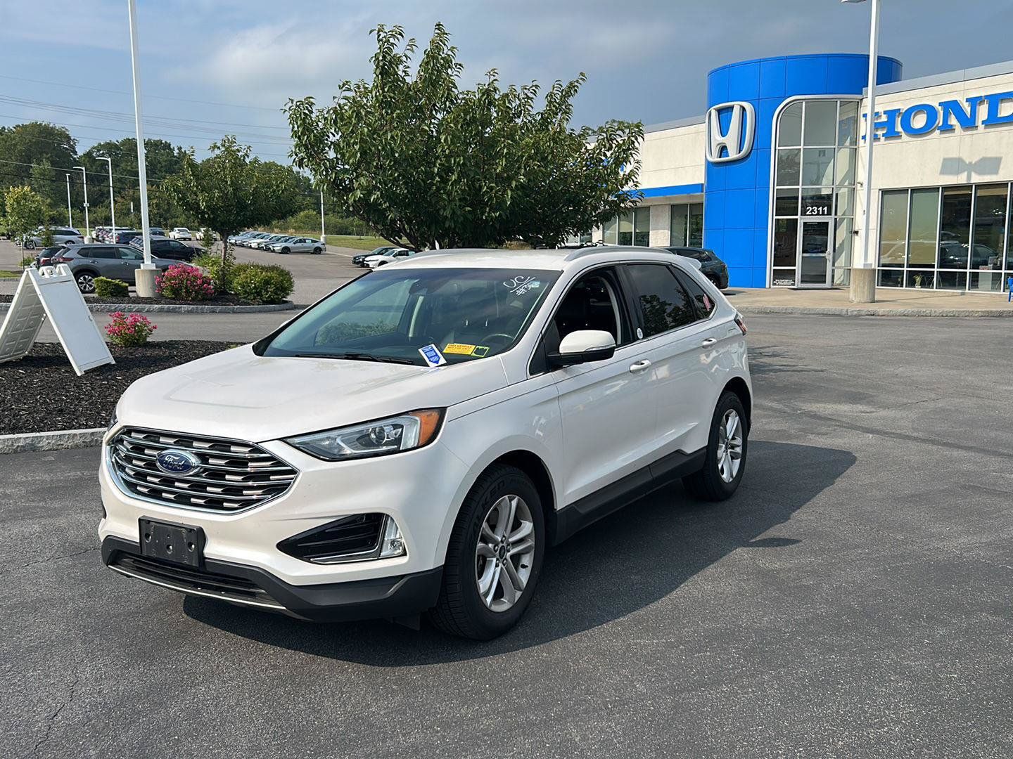 Used 2019 Ford Edge SEL w/ Equipment Group 201A AWD/4WD image 2