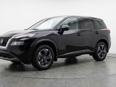 Used 2025 Nissan Rogue SV image 3