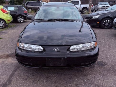 Used 2003 Oldsmobile Alero GL w/ Sun & Sound Package FWD image 3